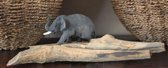 Olifant op hout 10066