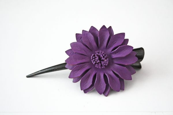 Haarklip met leren bloem paars