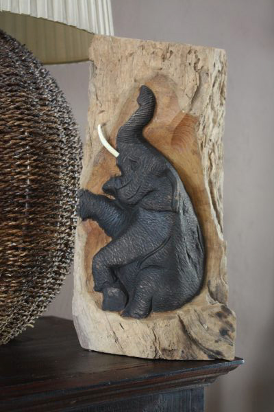 Olifant in hout staand 10037