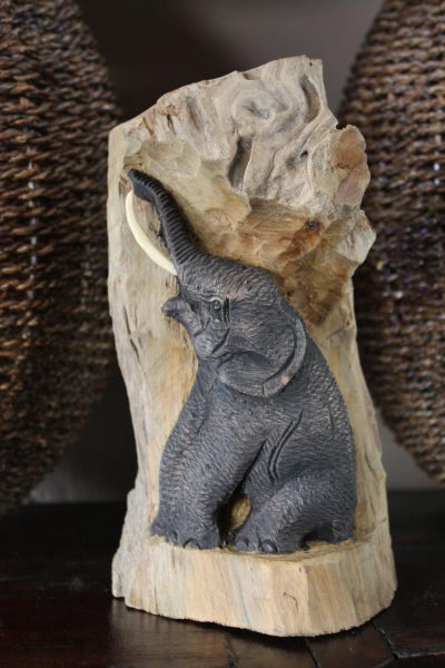 Olifant in hout staand 10041