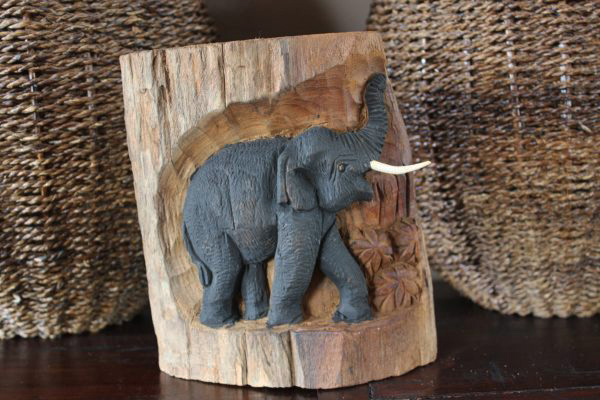 Olifant in hout staand 10045