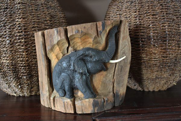 Olifant in hout staand 10048
