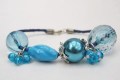 Armband met grote blauwe kralen