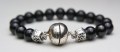 Armband zwarte klalen met magneetsluiting