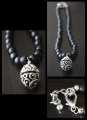 Ketting met houten kralen en grote hanger
